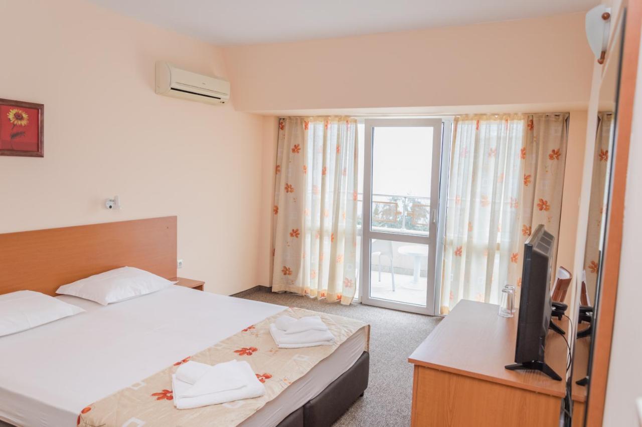 Hotel Eva Ravda Exterior photo