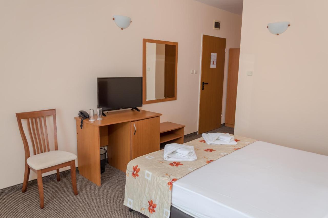 Hotel Eva Ravda Exterior photo